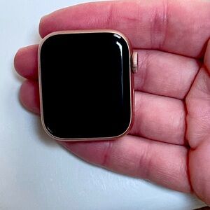 Apple Watch SE 40mm in rose gold!